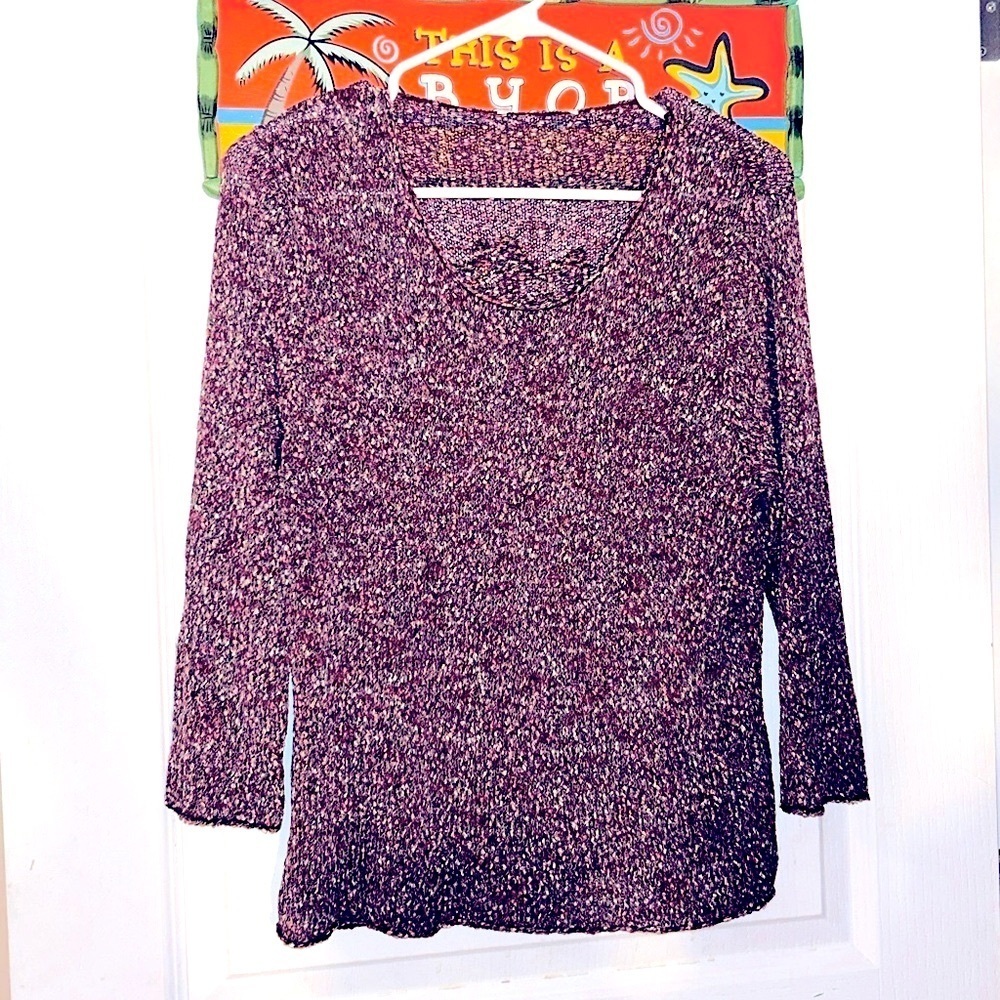 GORGEOUS WOVEN PINK BURGUNDY WHITE SLIGHTLY CROPPED SPARKLY SWEATER